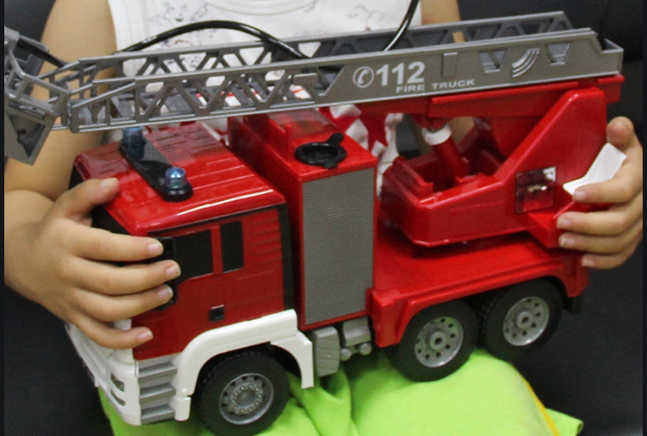 DOUBLE EAGLE 1/20 RC FIRE TRUCK, WITH WATER PUMP, 10 CHANNEL, SOUNDS, 567-003, HC_OZ - Image 2